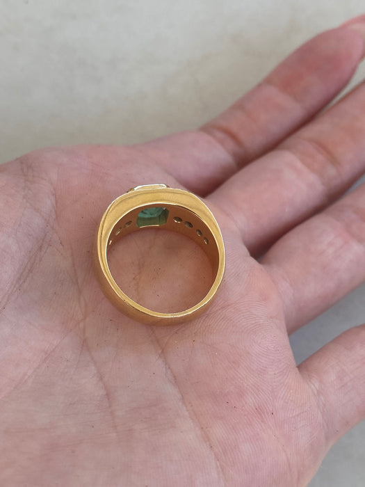 Vintage 18K Gold Emerald & Diamond Ring