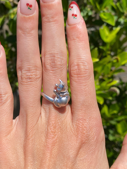 Vintage 18K White Gold Brushed Finish Cat Ring