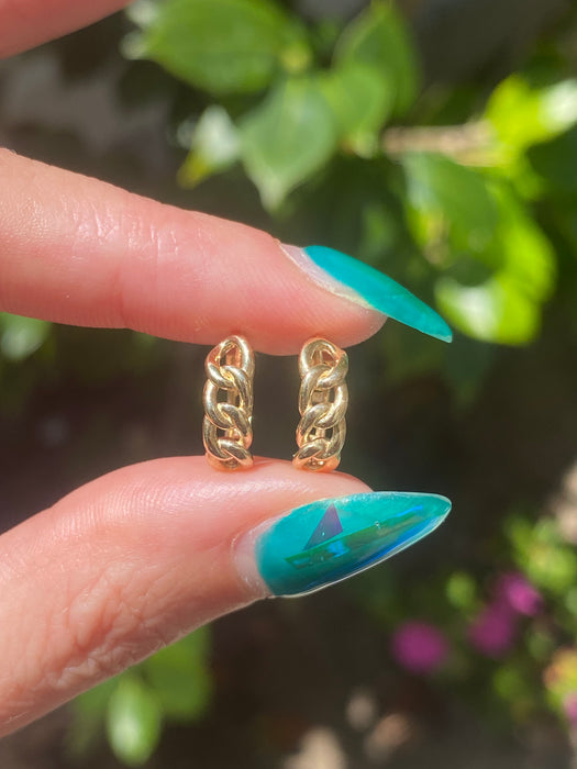 14k curb huggie earrings