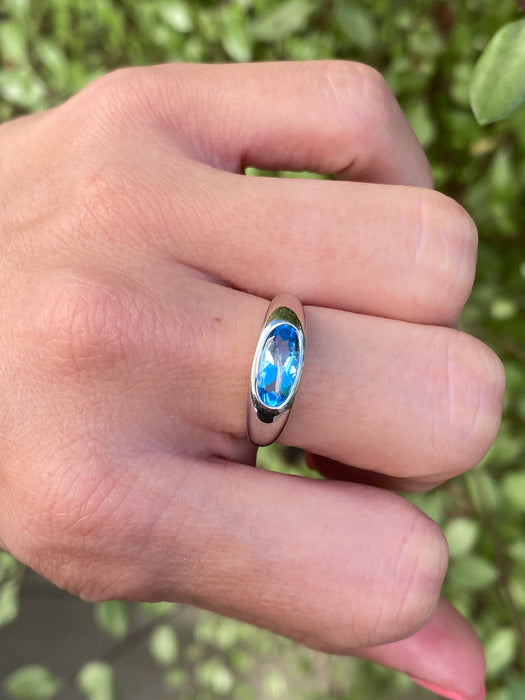 Platinum 900 blue topaz cabochon ring size 6.75