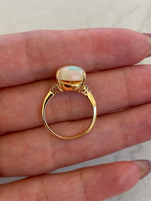 Vintage 18K Gold Opal & Diamond Ring