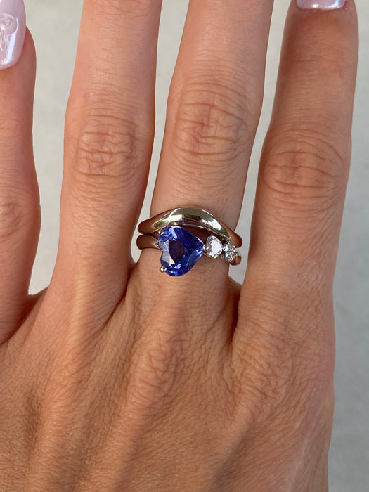 18K White Gold Curved Band Ring