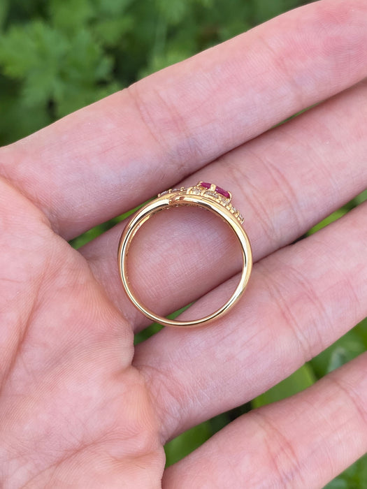 Vintage 18K Ruby & Diamond Wavy Triple Band Ring – Size 6.5