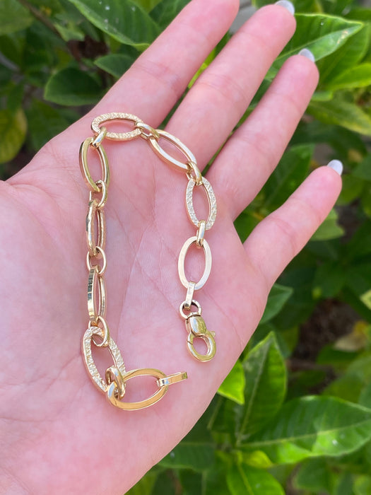 14k oval textured bracelet 7.75”