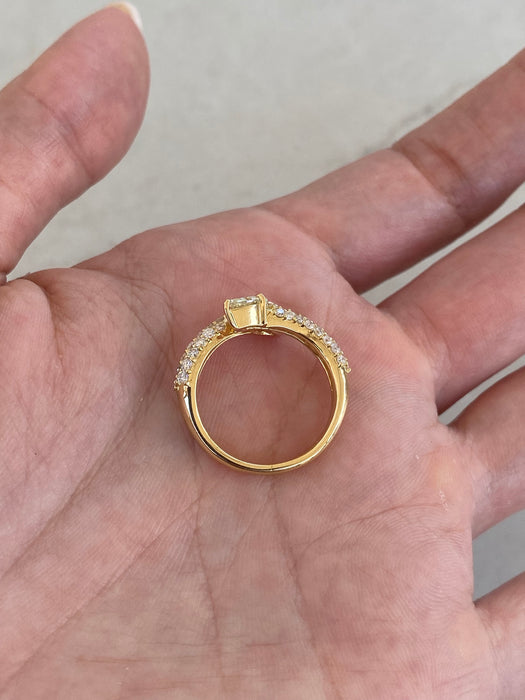 Vintage 18K Natural Diamond Pear Bypass Ring