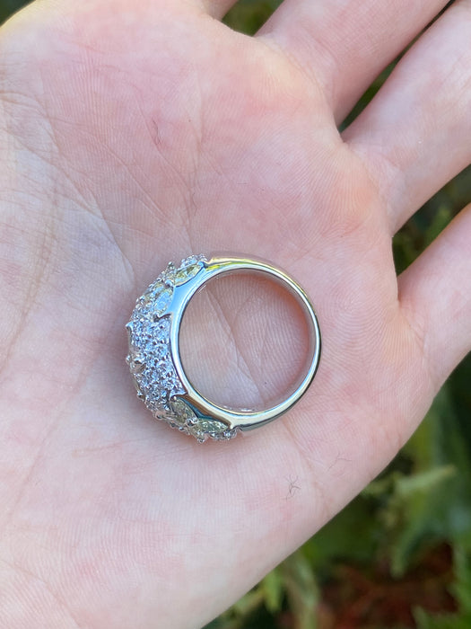 18k white gold diamond bombe star flower ring size 6