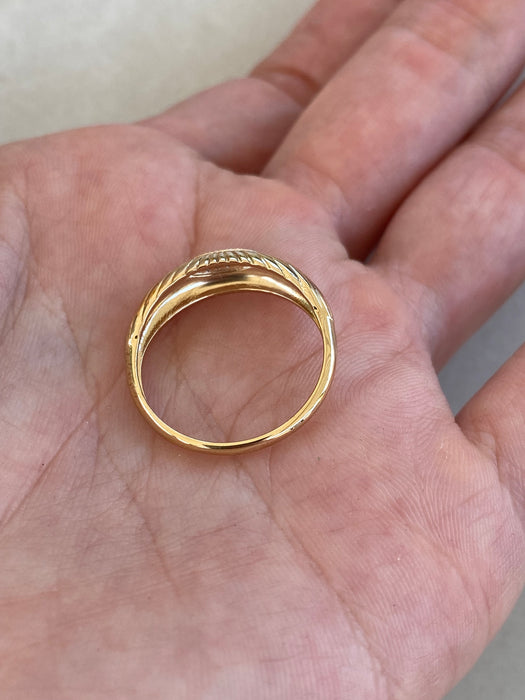 14K Gold Fluted Diamond Oval Ring