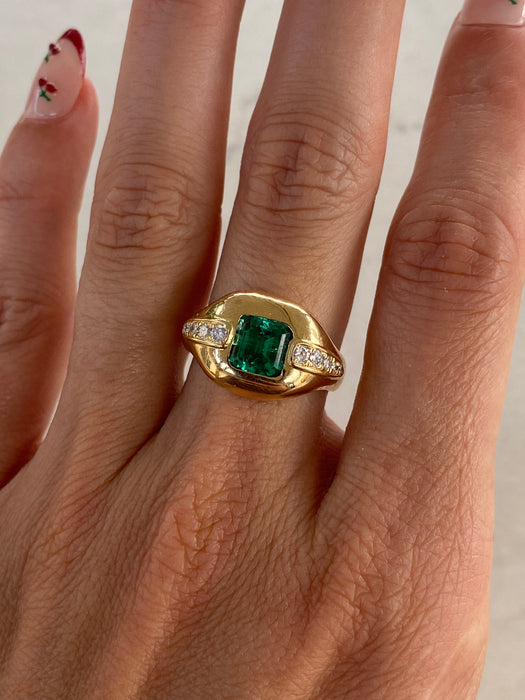 Vintage 18K Gold Emerald & Diamond Signet Ring