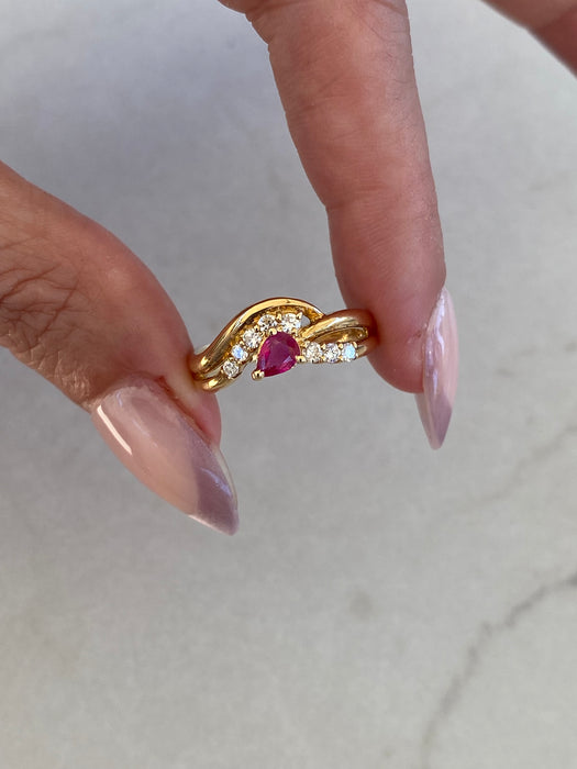 Vintage 18K Ruby & Diamond Wavy Triple Band Ring – Size 6.5
