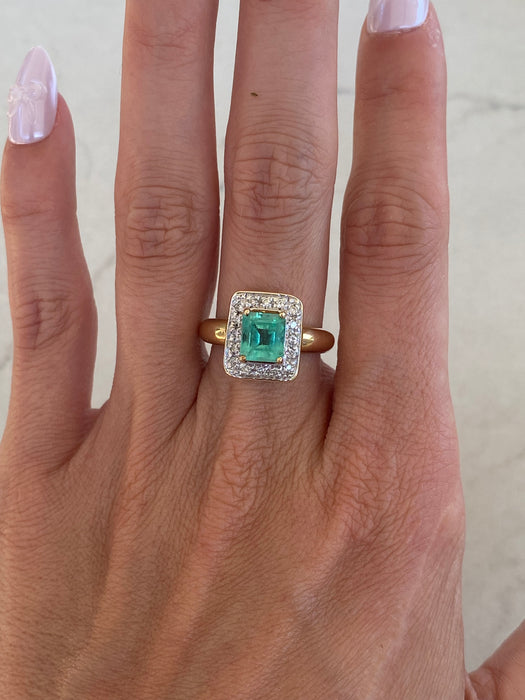 14K Vintage Emerald & Diamond Halo Ring