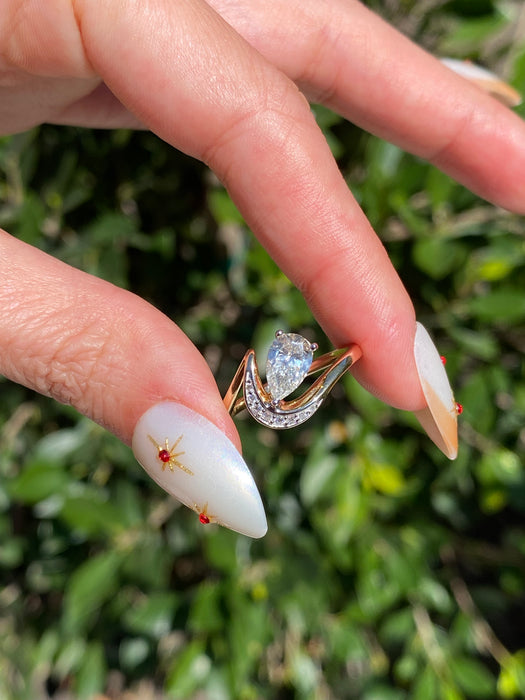 14K Gold Lab 1 Carat Pear Diamond Swirl Ring – VS Clarity, F Color, Size 7