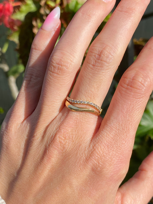 Vintage 18K Gold Diamond Wave Ring – Two Row Wavy Band