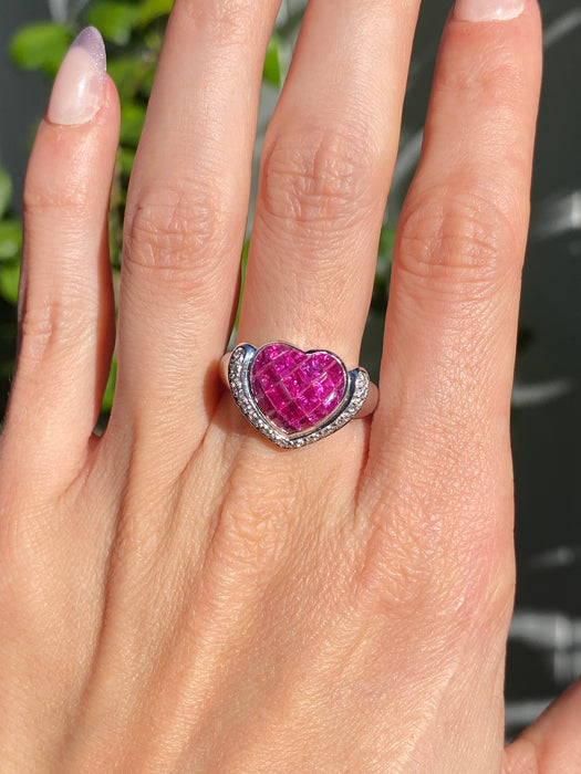 18k white gold ruby diamond heart ring