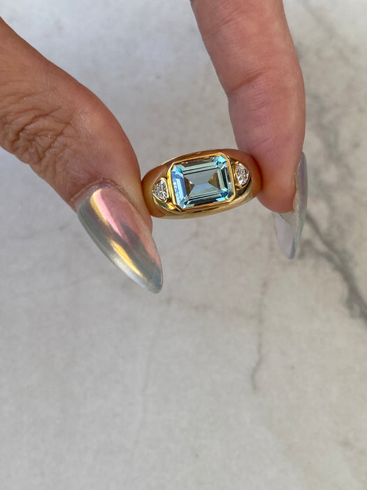 Vintage 18K Gold Bezel-Set Emerald Cut Aquamarine Heart Ring – 1.98 Carats