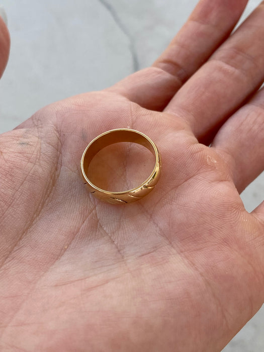Vintage 14K Engraved Leaf Band Ring