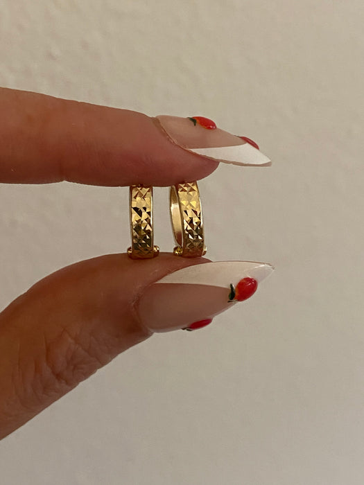 14K Gold Diamond-Cut Huggie Earrings