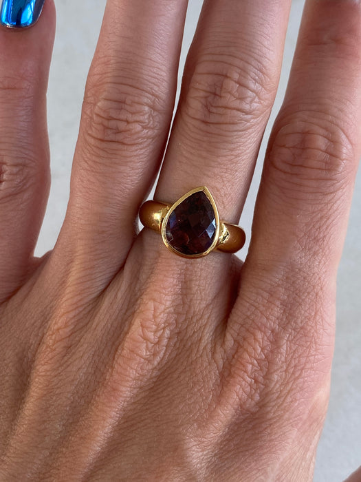 Vintage 18K Pink Tourmaline Bezel-Set Ring