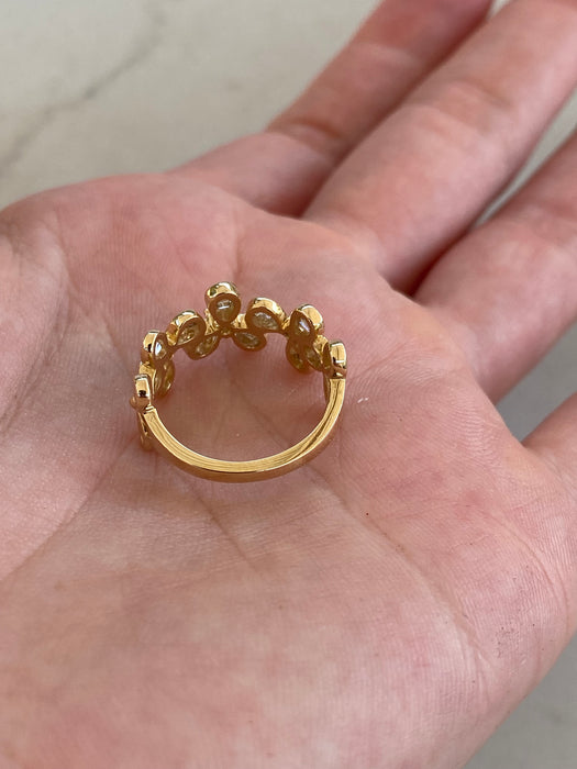 Vintage 18K Diamond Flower Ring