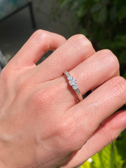 14k white gold diamond flower ring size 7