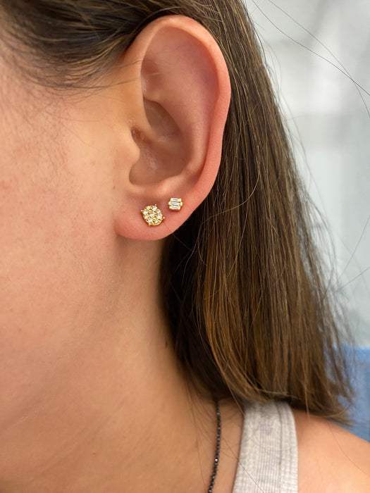 18K Gold Natural Diamond Oval Stud Earrings