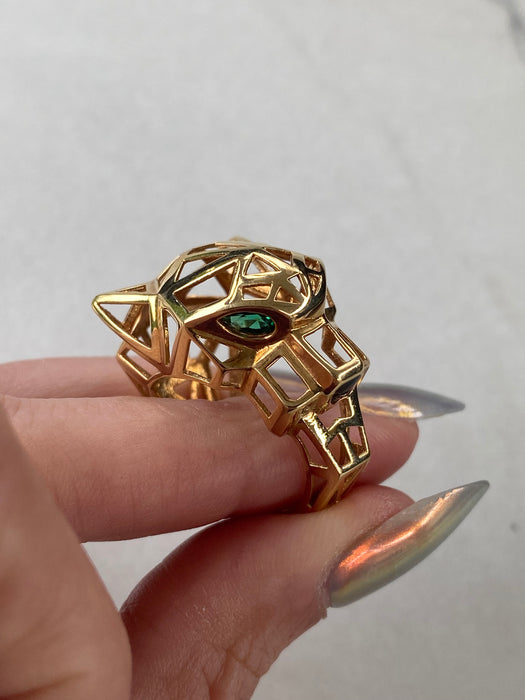 18K Gold Jaguar Head Ring with Emerald Eyes & Black Onyx Nose