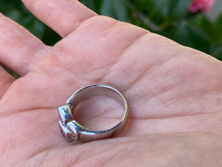 Vintage 18K White Gold Invisible Set Rainbow Sapphire Ring – 1.05ct Princess Cut – Size 6.5 Sizable
