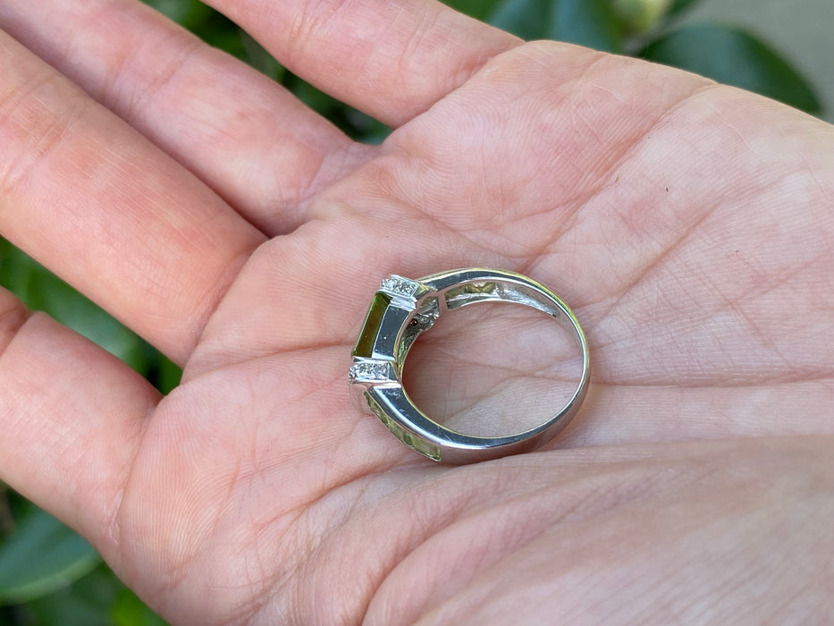 Vintage 14K White Gold Peridot & Diamond Ring