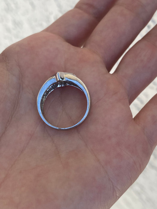 18k white gold princess cut baguette diamond ring size 6.75