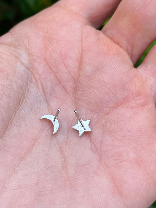 14k white gold diamond star and moon stud earrings