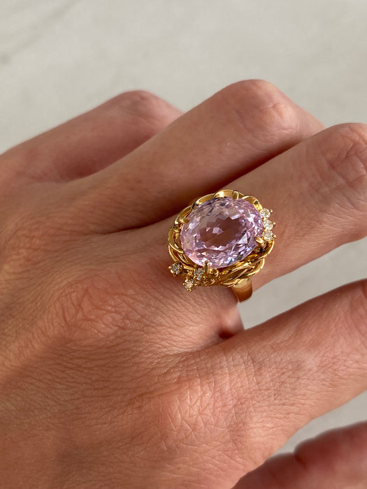 Vintage 18K Kunzite & Diamond Ring – Size 6.25