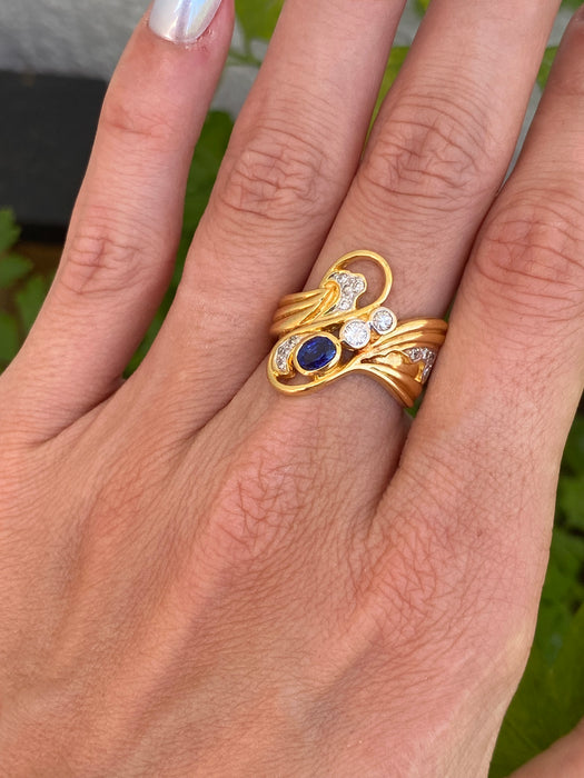 Vintage 18K Gold Wavy Blue Sapphire & Diamond Ring Size 6