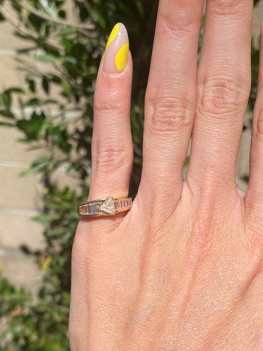 Vintage 18K Diamond Arrow Ring – Trillion & Baguette Diamonds – 1.13 TCW – Size 4