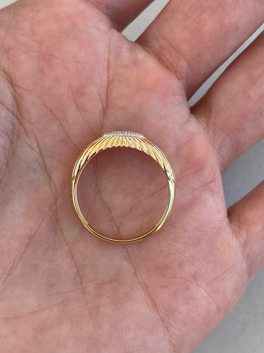 14K Gold Fluted Diamond Oval Ring