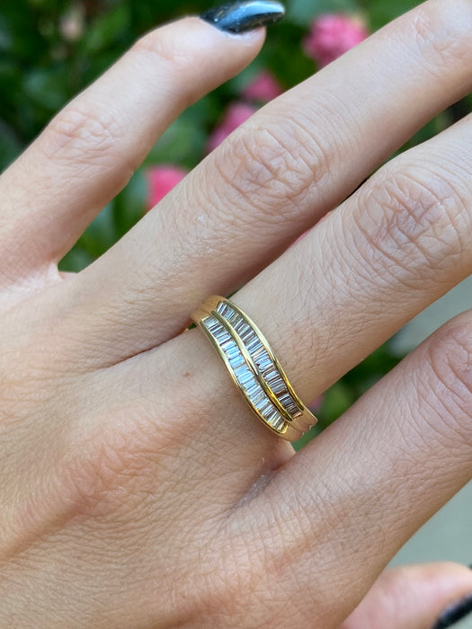 18k wavy diamond baguette ring size 6.75