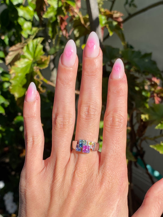 Vintage 18K White Gold Invisible Set Rainbow Sapphire Ring – 1.05ct Princess Cut – Size 6.5 Sizable
