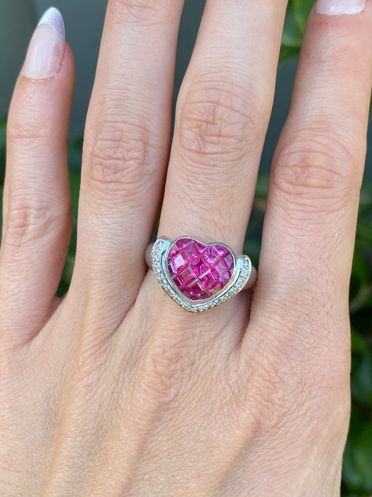 18k white gold ruby diamond heart ring