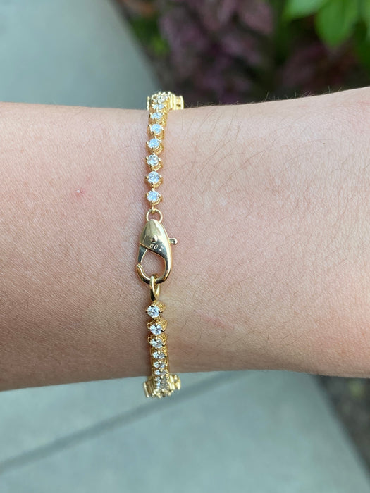 18k diamond flower tennis bracelet 7.25”