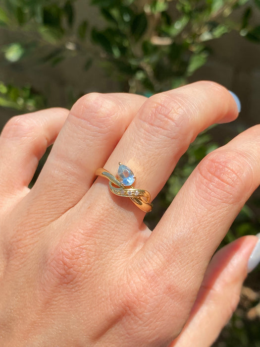 Vintage 18K Gold Aquamarine Pear & Diamond Wavy Ring