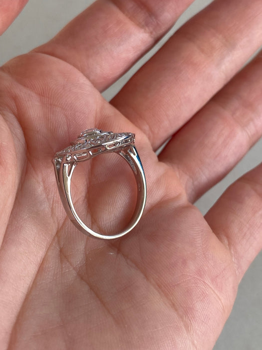 Vintage 18k White Gold Art Deco Diamond Ring