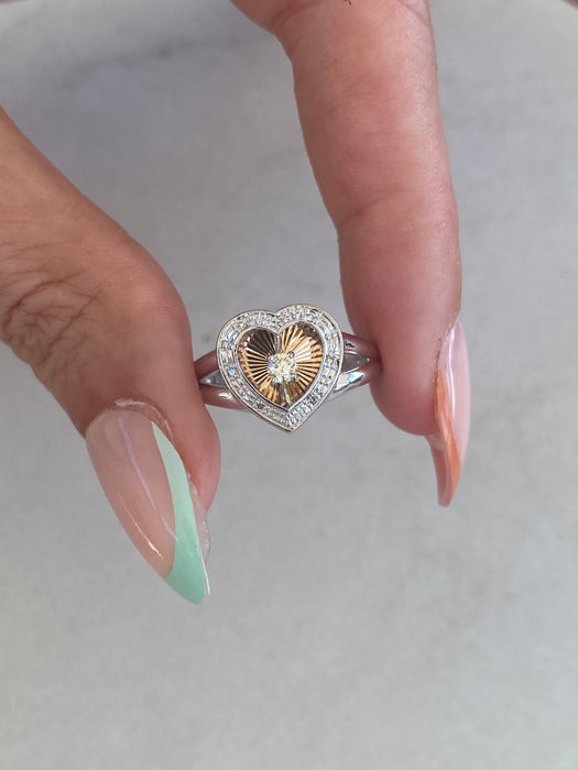 Vintage 18K Two Tone Fluted Heart Diamond Ring