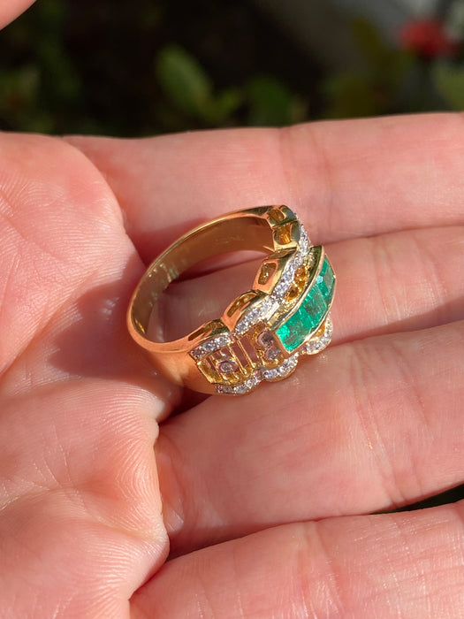 Vintage 18K Gold Emerald & Diamond Ring – Three-Stone Emerald Center – Size 7
