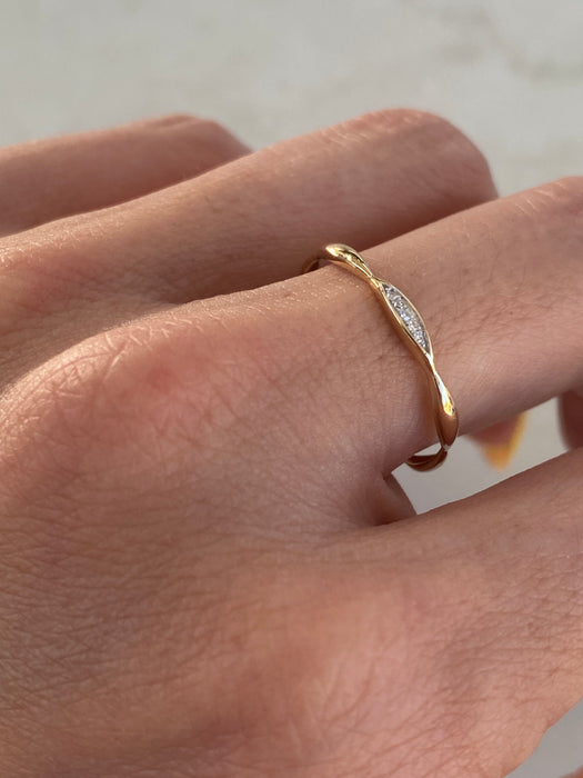 14K Gold Scalloped Diamond Ring