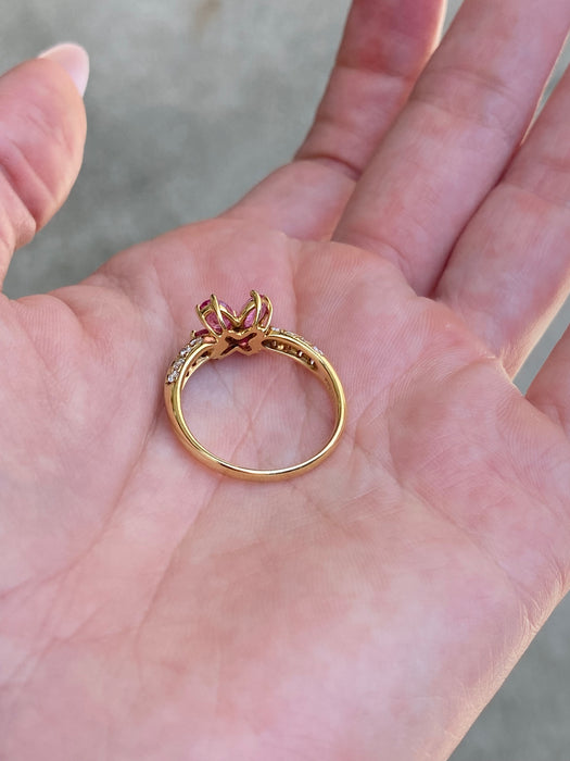 Vintage 18K Gold Pink Sapphire Diamond Flower Ring