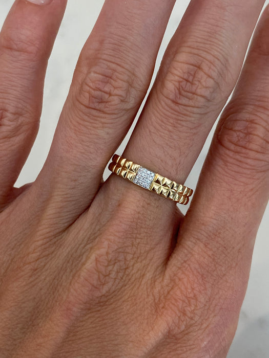 14K Gold Diamond Studded Band – 4mm Wide, Size 6.5