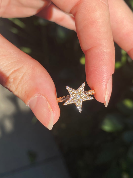 18k diamond star pinky ring size 2.75