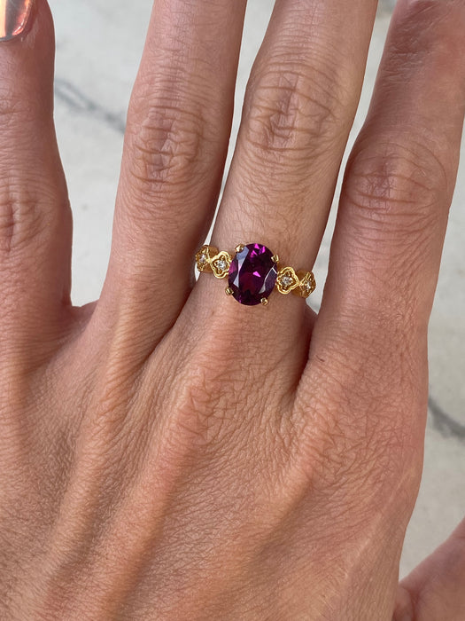 Vintage 18K Rhodolite Garnet & Diamond Floral Ring