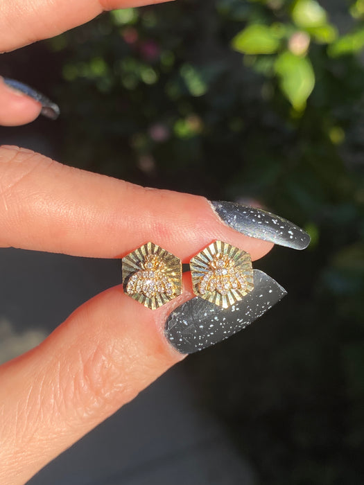 14k fluted diamond bee stud earrings