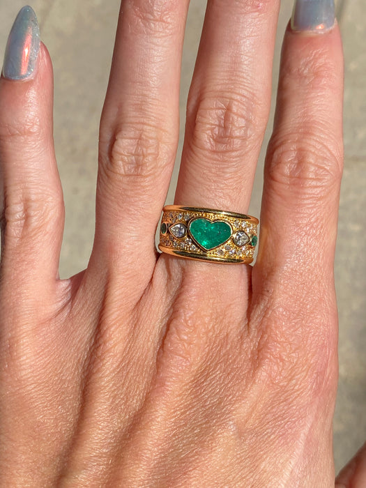 Vintage 18K Gold Heart Emerald & Pear Diamond Cigar Band Ring