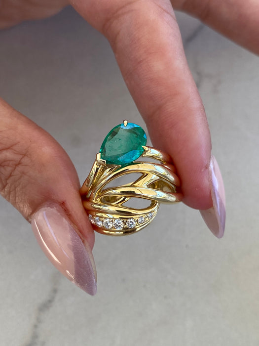 Vintage 18K Gold Emerald & Diamond Ring
