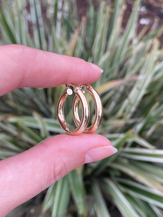 14k 0.85” hoop earrings